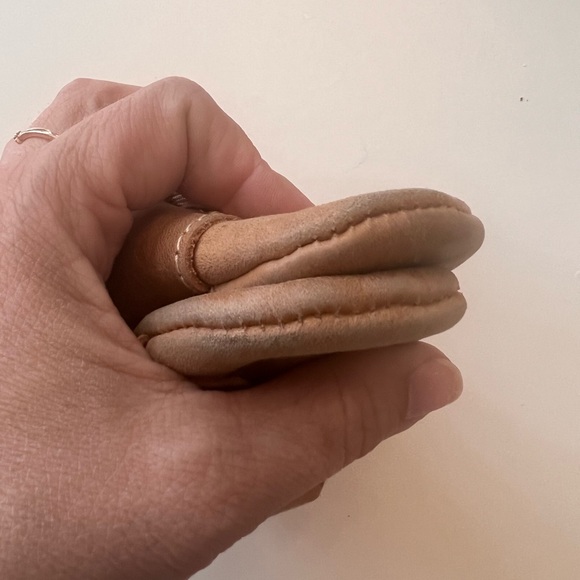 Freshly picked Size 2 soft suede EUC - Picture 3 of 3